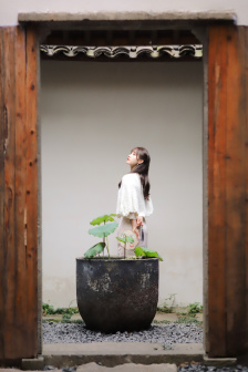 《年轻女教师》hd在线